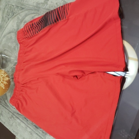 UNDER ARMOUR MEN'S HEAT GEAR LARGE SHORTS LOKE NEW - Picture 6 of 10